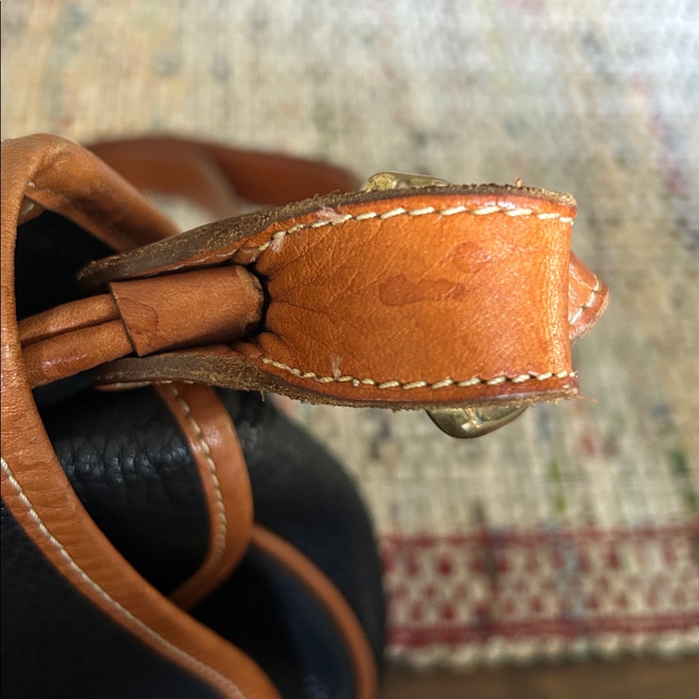 Vintage Dooney & Bourke All-Weather Leather Large Horseshoe Bag Crossbody - Picture 6 of 9